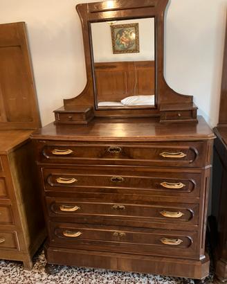 Comò vintage in legno con specchio