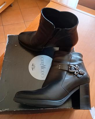 Scarpe a tronchetto in pelle n 39