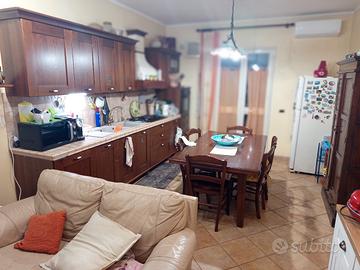soggiorno + salotto  + Mobili+cucina completa