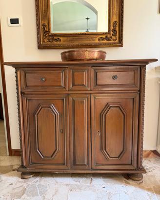 Credenzina in legno massello classico