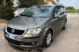 Volkswagen Touran posti 5 GPL dalla cassa gancio d
