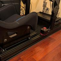 postazione Treq One com sedile e porta monitor 