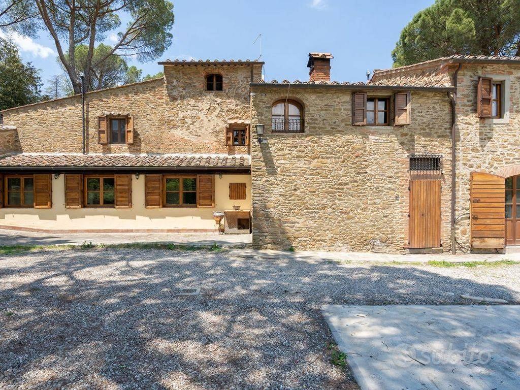 Rustico / Casale di 400 m² con più di 5 locali e b - Vista 2