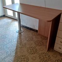 Due scrivanie moderne 