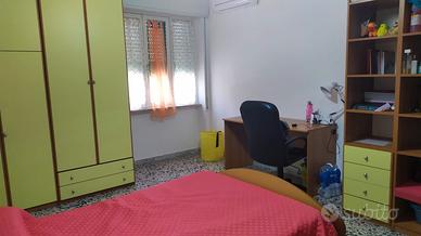 Ampia camera arredata, 2 bagni, via Is Mirrionis