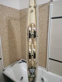 Vasca idromassaggio con cabina doccia