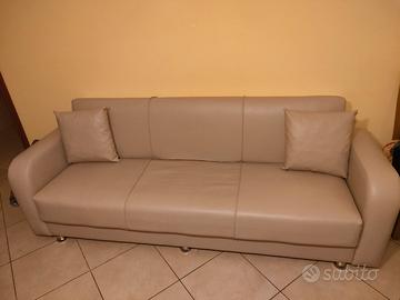 divano tre posti 