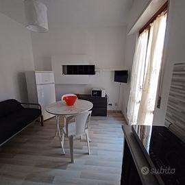 Bilocale Rosso Loano a due passi da mare e/o servi