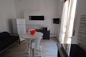 Bilocale Rosso Loano a due passi da mare e/o servi