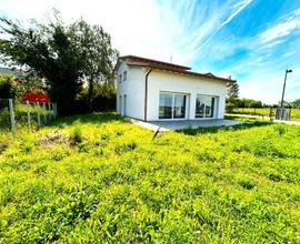 MIRA Ricercata casa singola con giardino M599