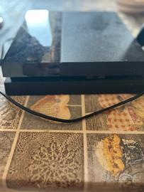 PlayStation 4 con joestick più  ricarica joestick