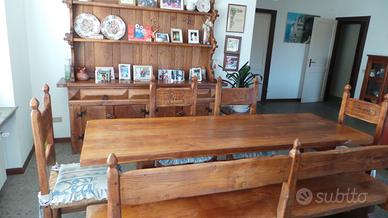 credenza e tavolo soggiorno