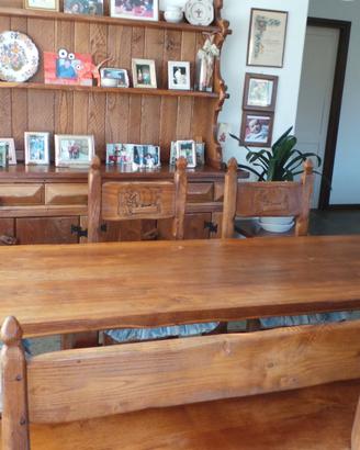 credenza e tavolo soggiorno