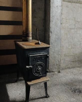 Stufa a legna in ghisa Jotul