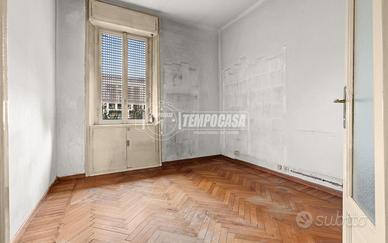 TRILOCALE DA PERSONALIZZARE!