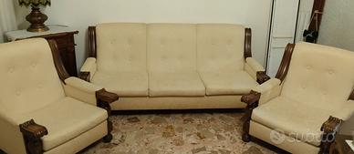 Divano 3 posti più 2 poltrone e tavolino