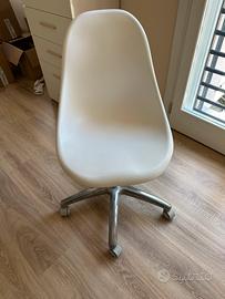 Sedia girevole con ruote ( disponibile 2 unita)