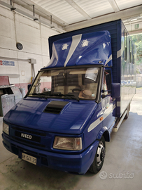 Van trasporto cavalli con selleria