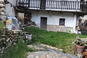 Rustico ristrutturato su tre livelli a Corio (TO)