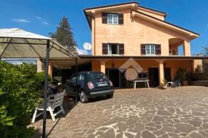 Villa in zona collinare residenziale