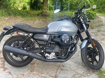 Moto Guzzi V7 Stone (unico proprietario)