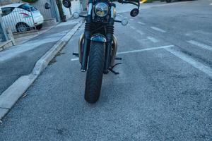 triumph bonneville bober  ash grey