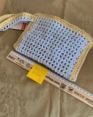 Pochette da polso fatta a mano all'uncinetto