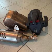 Scarico completo + Portatarga Cf 700