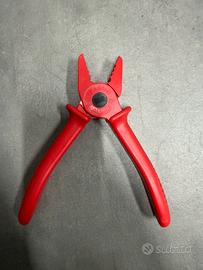 Pinza in plastica intercable
