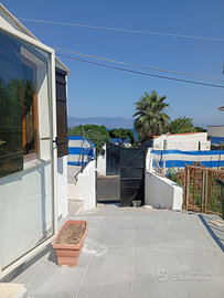 Villetta con terrazzini 30 metri dal mare