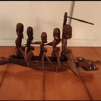 Imbarcazione tribale in legno 