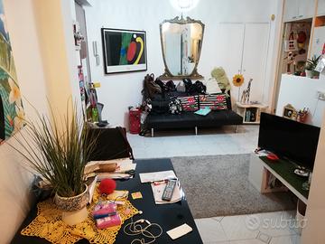 Stanza singola ampia e luminosa con balcone