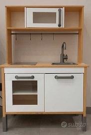 Cucinetta DUKTIG IKEA completa di accessori