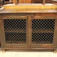 Credenza etnica scura