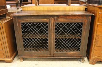 Credenza etnica scura