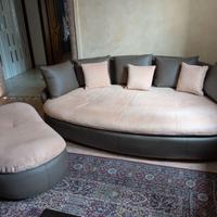 Divano ovale con poggiapiedi
