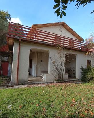Villa su tre livelli