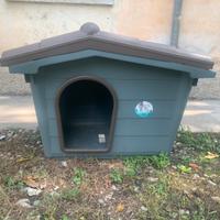 Cuccia da esterno per cane.