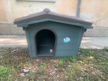 Cuccia da esterno per cane.