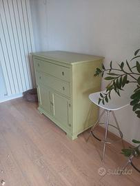 Credenza particolare