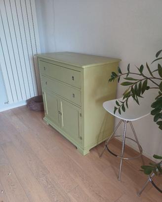Credenza particolare