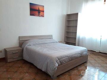 Stanza per studentesse universitarie
