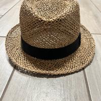 Cappello di paglia intrecciata