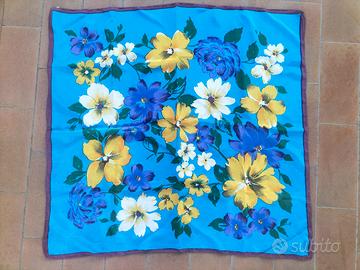 foulard in seta stampa fiori 