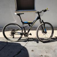 Bicicletta Mountain bike da mettere a posto