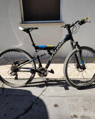 Bicicletta Mountain bike da mettere a posto