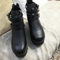 Stivaletti aperti da 3 fibbiette