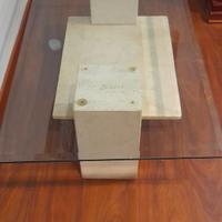 Tavolino basso in marmo e cristallo