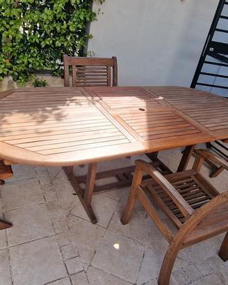 Tavolo in legno da giardino estensibile