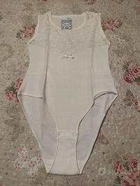 Body da donna smanicato con pizzo sul petto